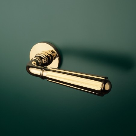 Handles "APRILE Utrica R7S AS"