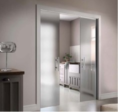 “SCRIGNOTECH DOUBLE GLASS” Paslėptoms stumdomoms durims...