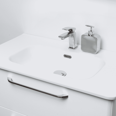 Spintelė "SOFT" su chromo spalvos rankenomis ir keraminiu praustuvu